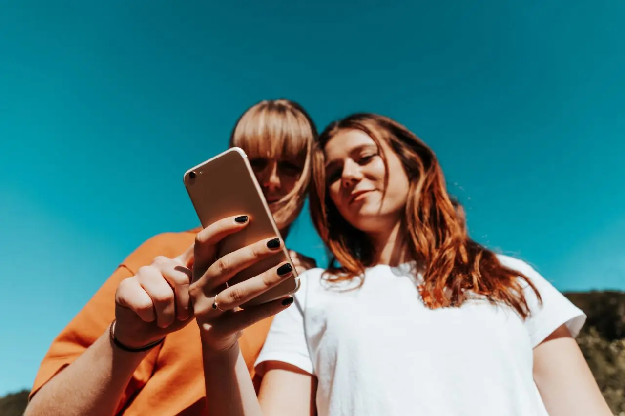 Przeglądanie Social Media na telefonie